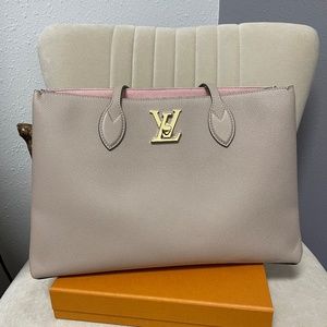 Louis Vuitton LockMe Shopper